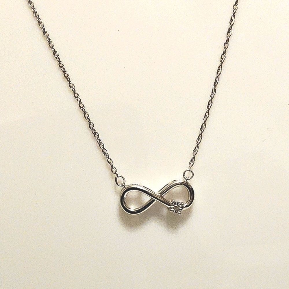 925 Sterling Silver Diamond Accent Infinity Pendant Necklace Priced To Sale